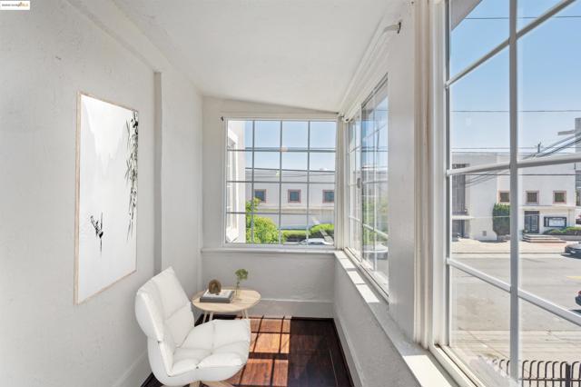 1063 32Nd St, Oakland CA: https://media.crmls.org/mediaz/c46d7900-5aeb-44f0-9549-7a9b8968f0bd.jpg