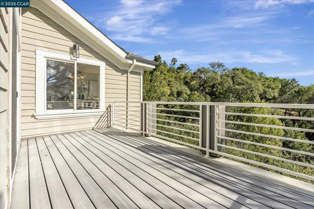 4 Berrybrook Hollow, Orinda CA: https://media.crmls.org/mediaz/c46e1cd0-c21e-4492-8f59-885fa11b8fbd.jpg