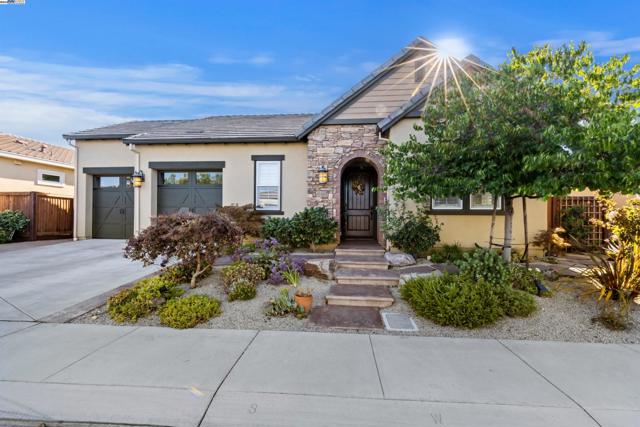 1748 Veneto Ln, Brentwood CA: https://media.crmls.org/mediaz/c46e8ece-8ae7-44f5-9f91-0c839a697237.jpg
