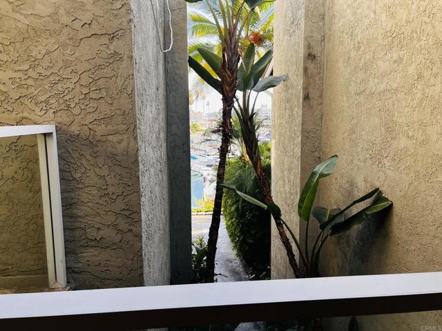 4587 Cove Drive, Carlsbad CA: https://media.crmls.org/mediaz/c46ece3f-30b6-41b2-a182-4c2a8edcb20f.jpg