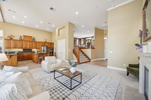 3463 Rimini Ln, Dublin CA: https://media.crmls.org/mediaz/c46f522b-9450-4f50-953a-7023ba90867a.jpg