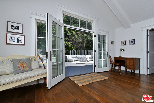 Image 24 of 55 For 3640 Longridge Avenue