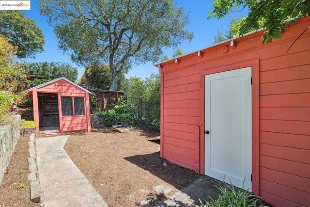 10 Wilding LN, Oakland CA: https://media.crmls.org/mediaz/c47020d3-9a93-46e6-a33f-69047000b5e1.jpg