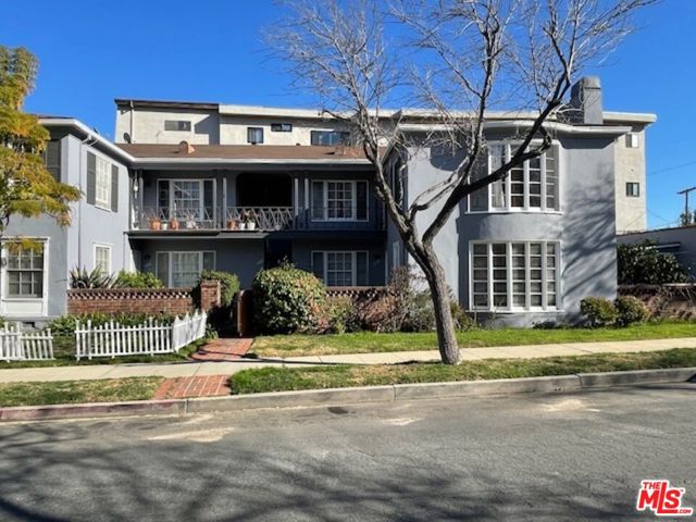 1208 Beverly Green Drive, Los Angeles CA: https://media.crmls.org/mediaz/c47024ff-cc1b-4436-9d08-32b9ec850f05.jpg