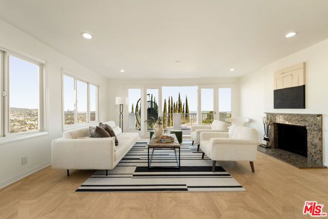 8527 Hedges Way, Los Angeles CA: https://media.crmls.org/mediaz/c47035e9-d826-41f7-b607-00caa517569b.jpg