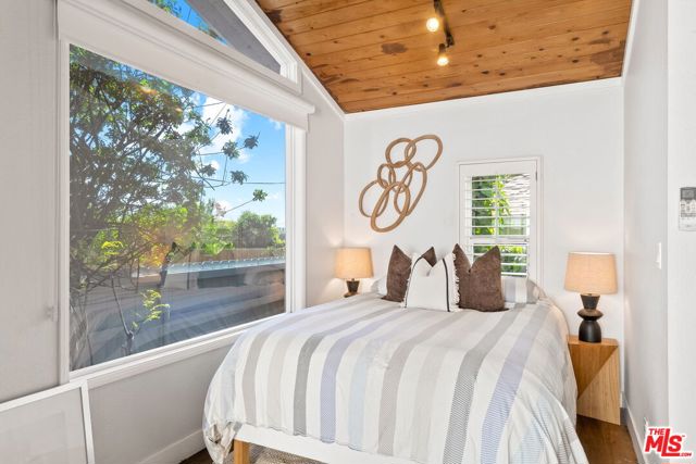13048 Rose Avenue, Los Angeles CA: https://media.crmls.org/mediaz/c470aaa8-f074-47c6-b128-d7e84404ded5.jpg