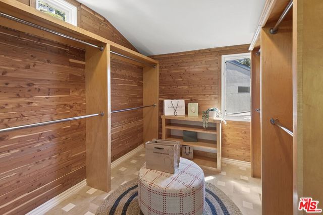 1549 Lindacrest Drive, Beverly Hills CA: https://media.crmls.org/mediaz/c470e135-1d50-4e39-8128-bef5fa6eedf0.jpg