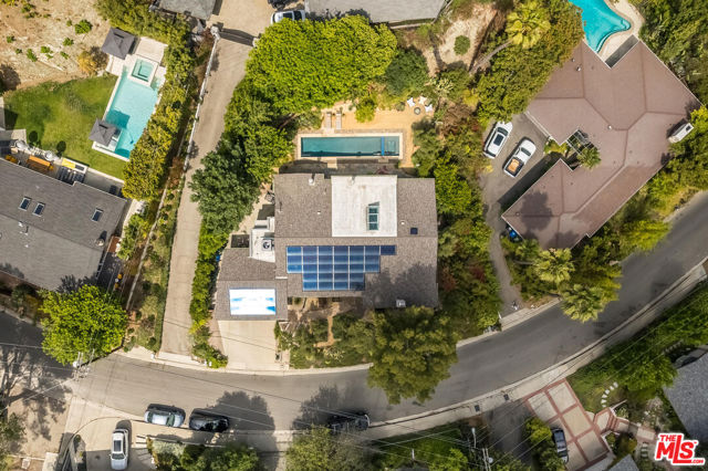 8631 Allenwood Road, Los Angeles CA: https://media.crmls.org/mediaz/c471027f-a48c-4ea4-a1ac-aeb3e86498d7.jpg