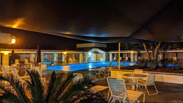 17476 Plaza Cerado, San Diego CA: https://media.crmls.org/mediaz/c4718a8f-1265-44d0-8baa-fad27852afdb.jpg