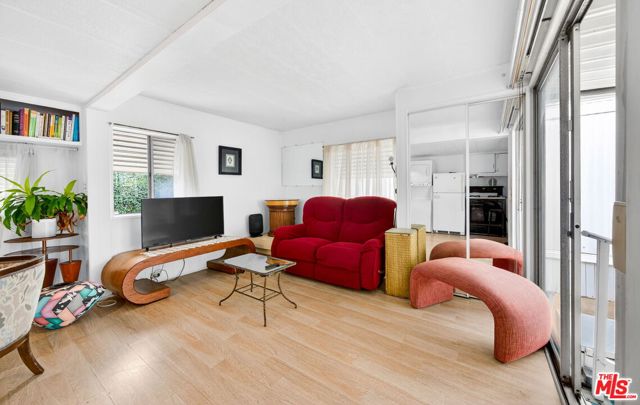 11250 Playa Street, Culver City CA: https://media.crmls.org/mediaz/c4718bfa-a286-4cab-b1bf-b1bae91e106b.jpg