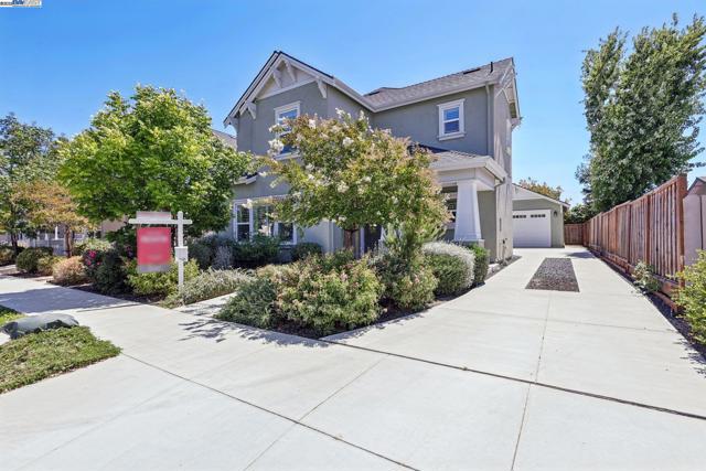 2145 Linden St, Livermore CA: https://media.crmls.org/mediaz/c47208aa-09ea-407b-8822-6626c1f27516.jpg