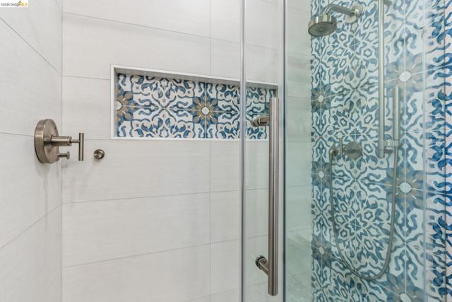 Image 18 of 51 For 5861 Bernhard Ave