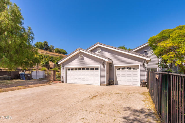 4850 N Moorpark Road, Thousand Oaks CA: https://media.crmls.org/mediaz/c4729c04-0c60-48e1-922c-af80d5985428.jpg