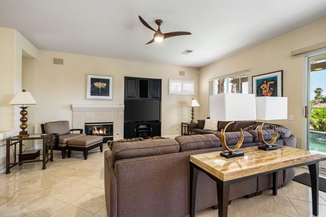 78328 Calle Las Ramblas, La Quinta CA: https://media.crmls.org/mediaz/c472c770-3080-4e02-bc38-e2f6ab80b1d7.jpg