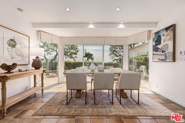 251 Ashdale Avenue, Los Angeles CA: https://media.crmls.org/mediaz/c473854b-bf67-4439-be25-1279fc8207fa.jpg