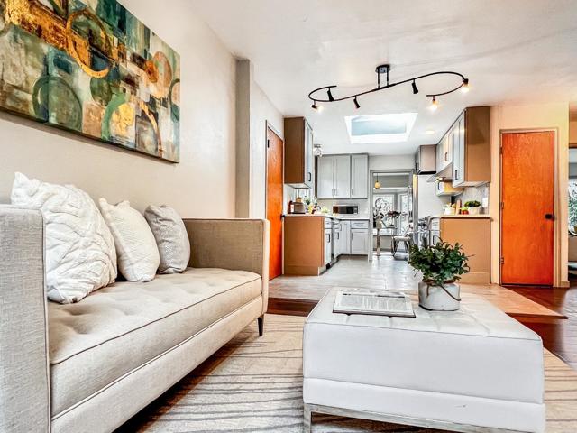 315 King Street, Redwood City CA: https://media.crmls.org/mediaz/c4742019-e588-4e4e-9f20-76f7abc365e1.jpg