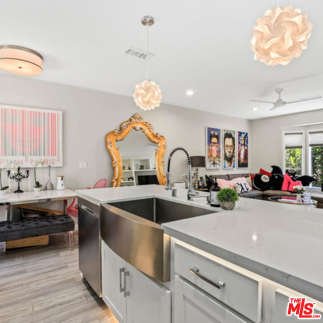 6526 6528 San Vicente Boulevard, Los Angeles CA: https://media.crmls.org/mediaz/c474315f-71c4-4088-a07a-037f3189f0ed.jpg