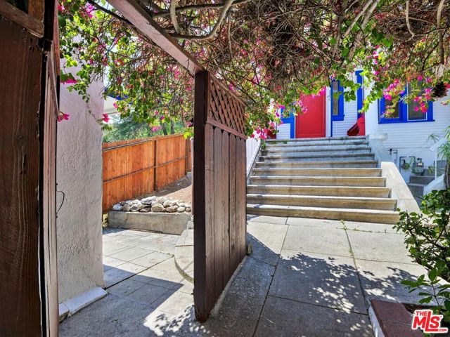 2565 Glen Green Street, Los Angeles CA: https://media.crmls.org/mediaz/c474fb33-f260-49f9-9b7c-fc132dbb3d66.jpg