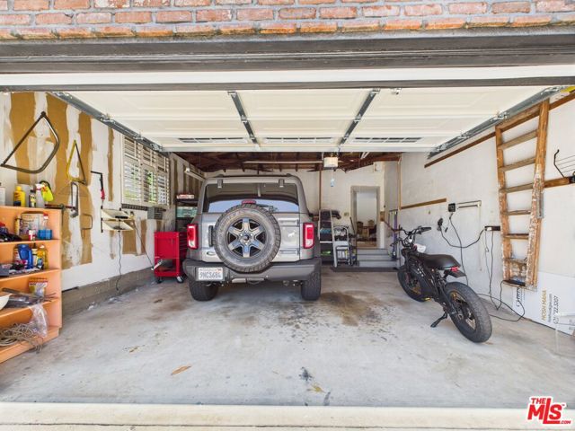 7449 Kentwood Avenue, Los Angeles CA: https://media.crmls.org/mediaz/c4751201-c874-48b6-b52e-d11a0bd429c6.jpg