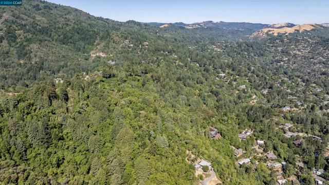100 Black Log Rd, Kentfield CA: https://media.crmls.org/mediaz/c475c742-e38c-42fe-9111-61bb7653953a.jpg