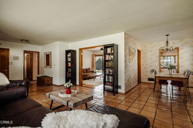 Detail Gallery Image 8 of 29 For 3818 Altura Ave, La Crescenta,  CA 91214 - 3 Beds | 2 Baths