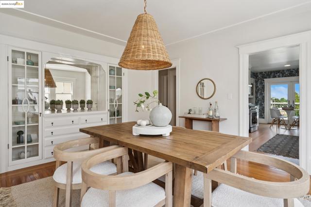 5429 Belgrave Pl., Oakland CA: https://media.crmls.org/mediaz/c475f979-f57d-4665-a7dd-155ec1714bbf.jpg