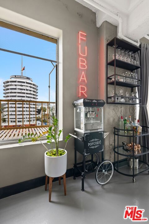 6253 Hollywood Boulevard, Los Angeles CA: https://media.crmls.org/mediaz/c476063d-b0f9-445d-a5b1-72bd4f5a25a6.jpg