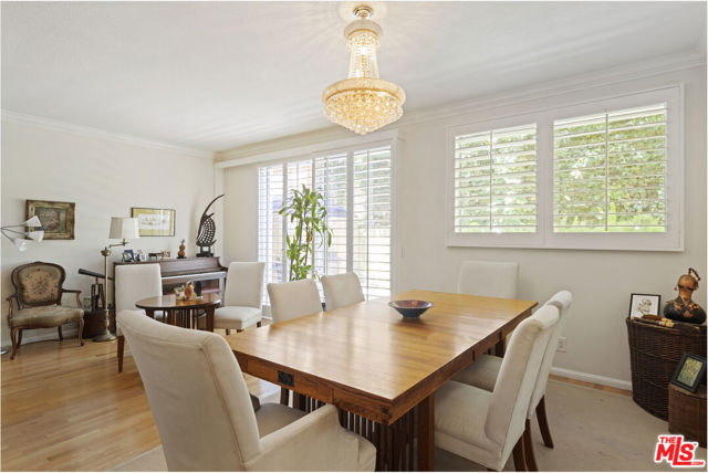 4949 Genesta Avenue, Encino CA: https://media.crmls.org/mediaz/c47619a4-8e63-4861-922c-9e42666ef50a.jpg