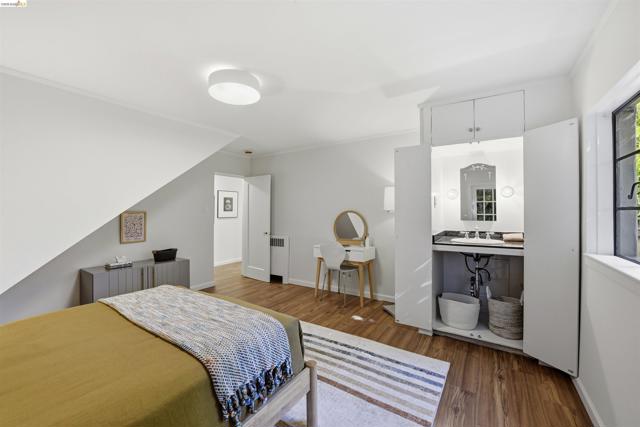 44 Highgate Rd, Kensington CA: https://media.crmls.org/mediaz/c4764e23-ba84-4c5f-b766-3ddbd26591fd.jpg