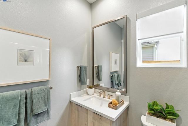 1685 Arione Street, Brentwood CA: https://media.crmls.org/mediaz/c476db94-de16-4ca2-87a6-3403458bb384.jpg