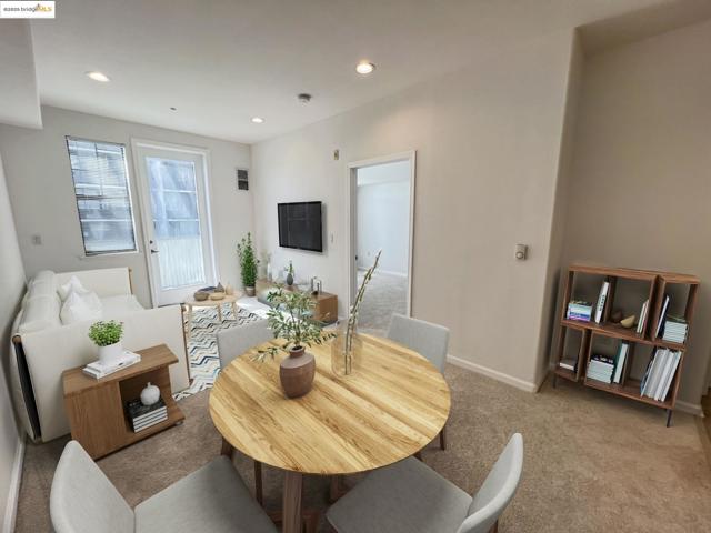 989 Franklin St, Oakland CA: https://media.crmls.org/mediaz/c47711e9-1c44-4aec-ba5d-87f5dca54ffc.jpg
