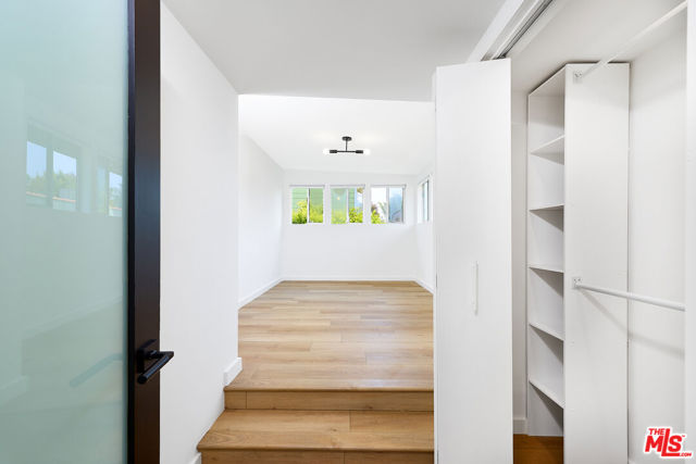519 1/2 San Juan Avenue, Venice CA: https://media.crmls.org/mediaz/c47721d7-437e-4b25-9a1f-2518da112787.jpg