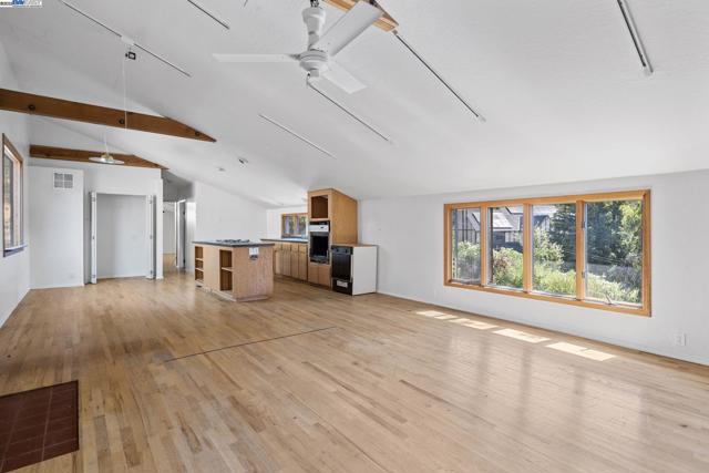 2592 Caballo Ranchero Dr, Diablo CA: https://media.crmls.org/mediaz/c4774338-c116-420d-8443-6f29f6dfe863.jpg