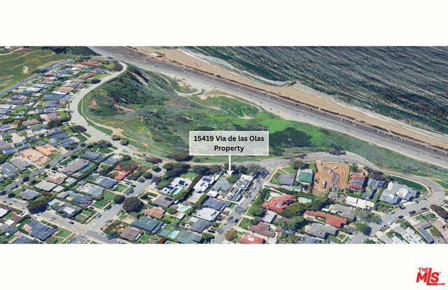 15419 Via De Las Olas, Pacific Palisades CA: https://media.crmls.org/mediaz/c477dfd3-793e-4af7-9315-49d300f8cbec.jpg