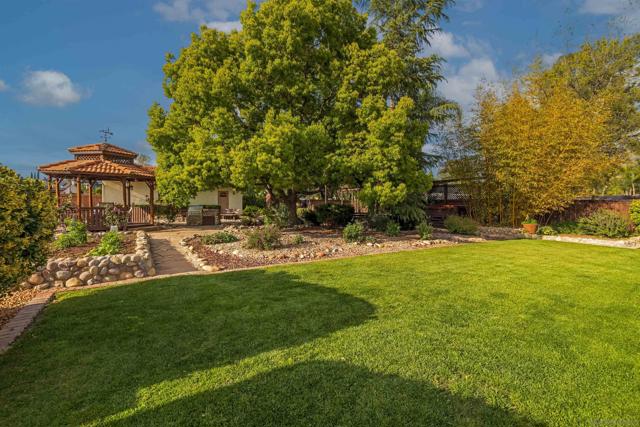 23540 Oriente Way, Ramona CA: https://media.crmls.org/mediaz/c47867f3-9ef7-4c02-a6a8-0fb093c38a0e.jpg