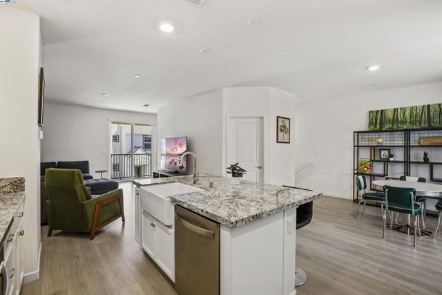 3062 Beaded Mist Walk, Sacramento CA: https://media.crmls.org/mediaz/c4788ac1-dcd4-4506-bd32-32f6952222b8.jpg