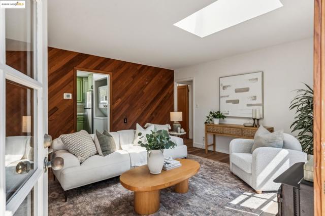 3176 Jordan Rd, Oakland CA: https://media.crmls.org/mediaz/c478e24e-c305-4c74-b2bb-cb1a2de9221e.jpg