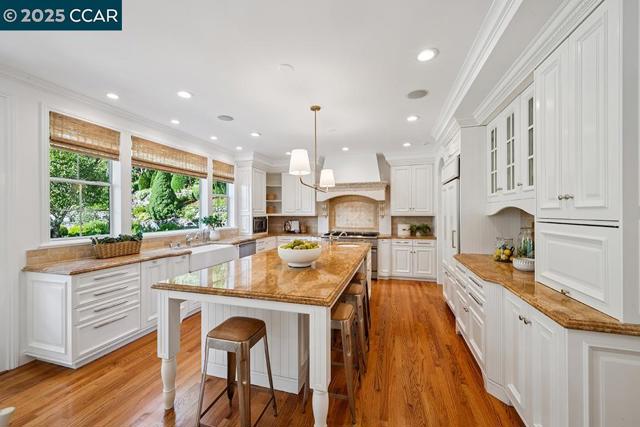 231 Sundown Ter, Orinda CA: https://media.crmls.org/mediaz/c478fa83-322b-49ba-a896-53eb2c2d4d8d.jpg