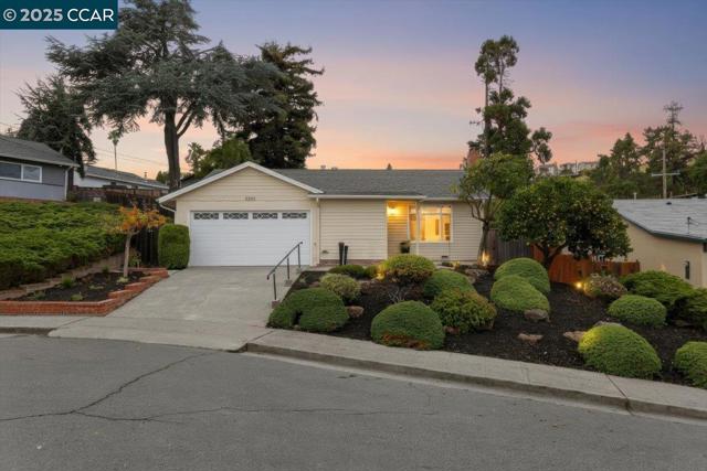 2326 Bramble Ct, Castro Valley CA: https://media.crmls.org/mediaz/c478fde4-fd1a-4d7f-bfef-de52e1bc6ed6.jpg