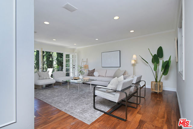 15474 Loom Place, Sherman Oaks CA: https://media.crmls.org/mediaz/c479371a-ffe1-4ca7-8c52-da3c83e69fc5.jpg