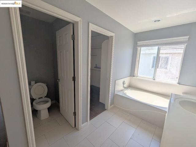 4958 Bay View CIR, Stockton CA: https://media.crmls.org/mediaz/c47942a6-4e8d-48c7-9a65-ef24e5276b3b.jpg
