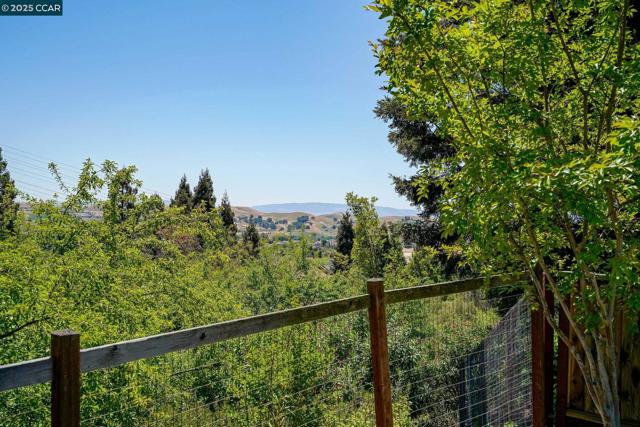 219 Nottingham Pl, Danville CA: https://media.crmls.org/mediaz/c4795852-8d4e-4fd9-8f63-1821e5fefbde.jpg