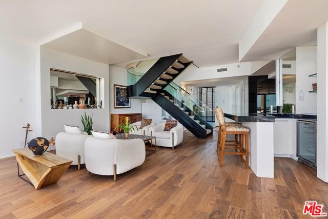 4335 Marina City Drive, Marina del Rey CA: https://media.crmls.org/mediaz/c479a0a1-b0c7-43e2-aa0e-6d9f92b0d178.jpg