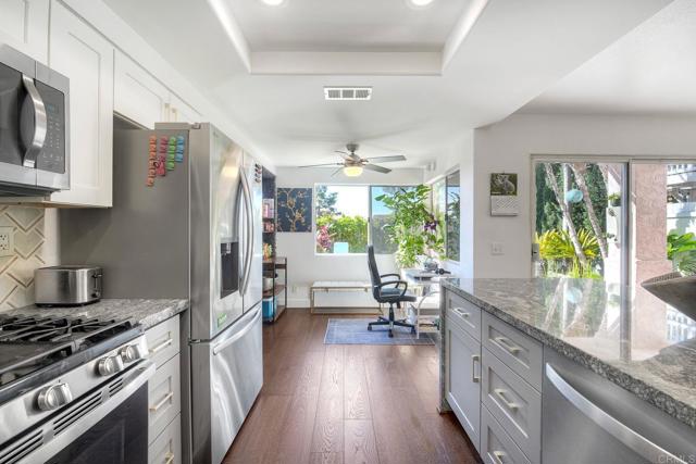 Detail Gallery Image 11 of 39 For 1477 Genoa Dr, Vista,  CA 92081 - 3 Beds | 2/1 Baths