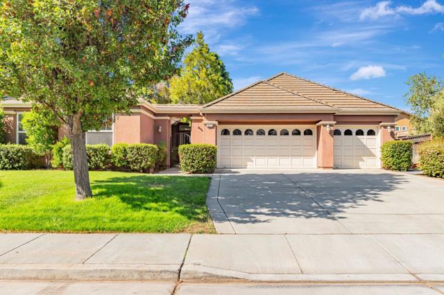 19411 Saffron Drive, Morgan Hill CA: https://media.crmls.org/mediaz/c47a5f26-1692-4648-bde4-c2e9e417bda7.jpg