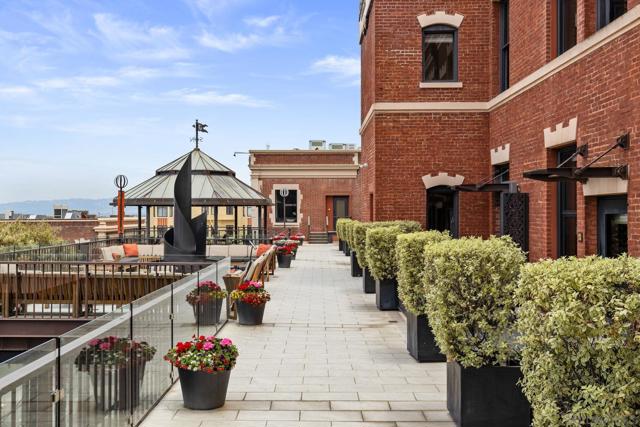 900 N Point St, San Francisco CA: https://media.crmls.org/mediaz/c47a6677-b3fa-4ccd-b982-ded2881511a7.jpg