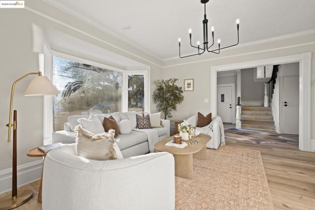 2050 E 30Th St, Oakland CA: https://media.crmls.org/mediaz/c47a6a9f-019d-4d41-86f0-2622fb07c941.jpg