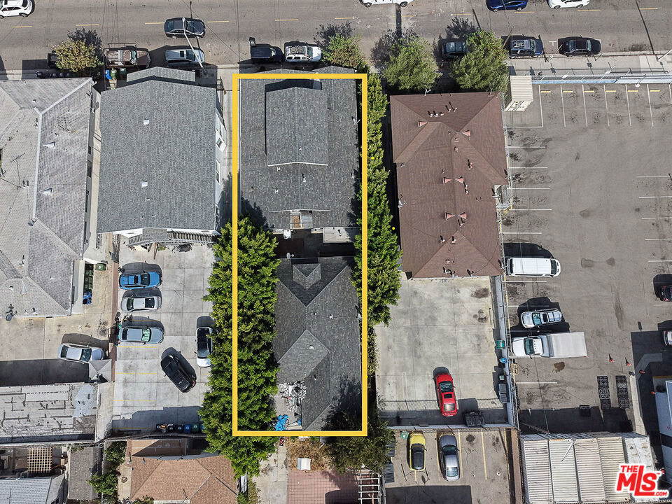 Multifamily at 1237 Fedora Street