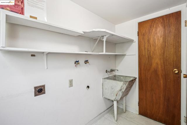 574 66th, Oakland CA: https://media.crmls.org/mediaz/c47ac340-c315-4bff-bc4d-0f5770537c08.jpg