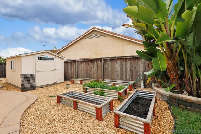 329 Del Flora St, Oceanside CA: https://media.crmls.org/mediaz/c47aece1-7e6b-4c58-8533-4cb57dce6ef3.jpg